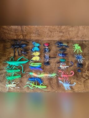 Lot of 30 Arthropods Insects Arachnids Molded Mini Figures Plastic Toys
